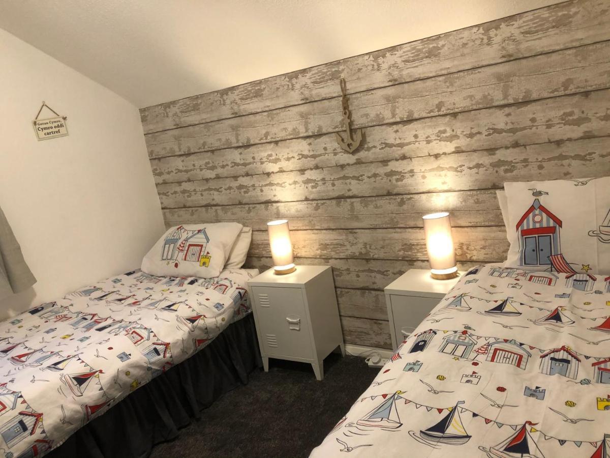 Gwel Y Fenai Apartment Y Felinheli Bagian luar foto